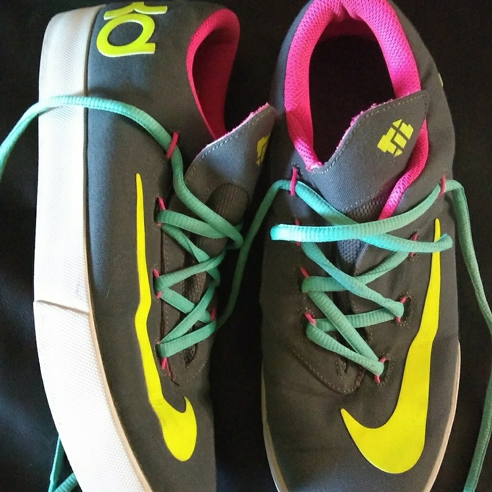 Nike KD's size 7y or 8.5w